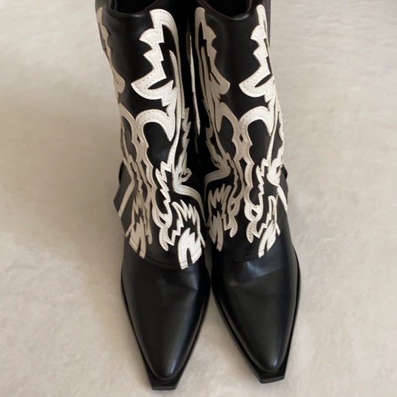 Azalea Wang | Esperanza Faux Leather Fold Over Cowboy Boot Booties Black/White 9 - Picture 15 of 16